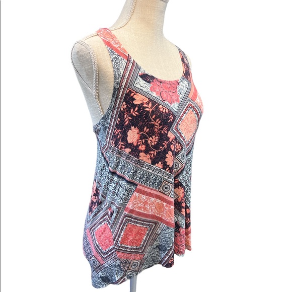 Maurices Ladies tank top - Picture 2 of 9